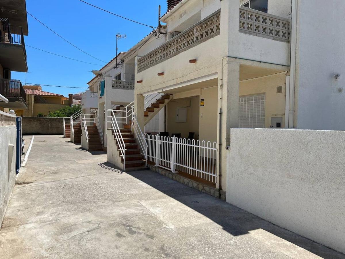 Apartamento En La Playa. Free Parking. Free Wifi L'Escala Exterior photo